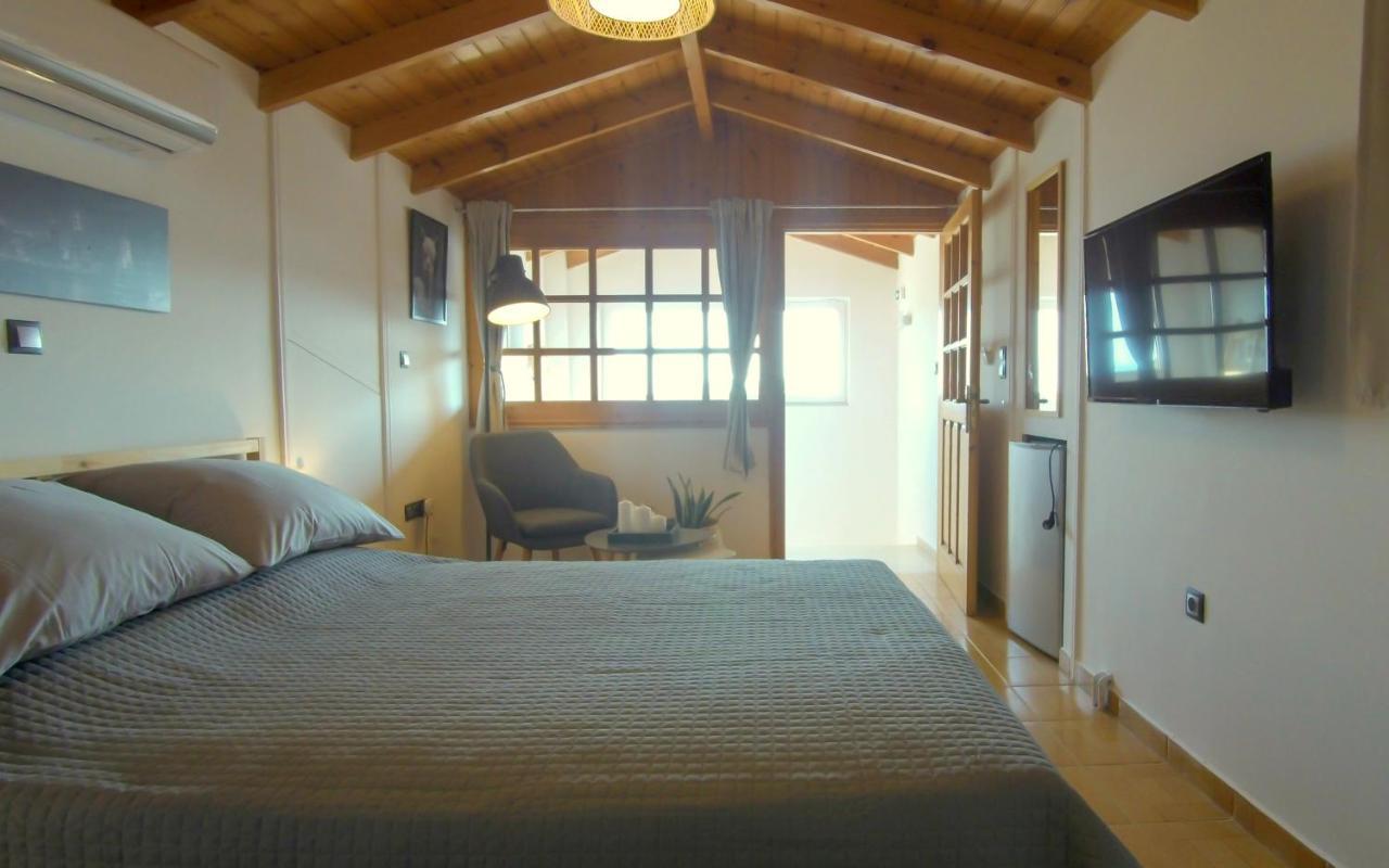 Augoustinos - Sea Side Luxury Apartments Ártemida Kültér fotó
